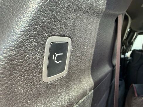 Used 2020 Chrysler Pacifica Limited FWD image 15