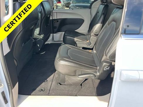 Certified 2024 Chrysler Pacifica Touring-L image 11
