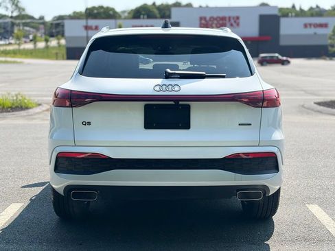 Used 2025 Audi Q5 Premium Plus w/ Premium Plus AWD/4WD image 5