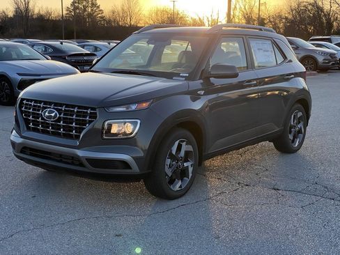 New 2025 Hyundai Venue SEL image 3