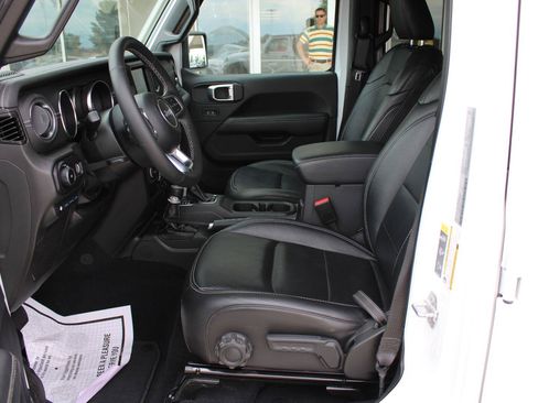 Used 2023 Jeep Wrangler Unlimited Sahara w/ Cold Weather Group AWD/4WD image 13