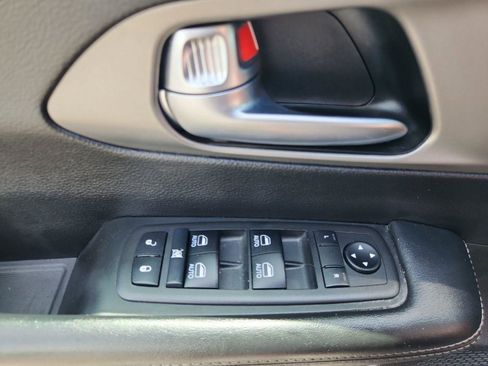 Used 2025 Chrysler Pacifica Select FWD image 17