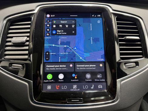 Used 2023 Volvo XC90 B6 Ultimate w/ Protection Package image 17