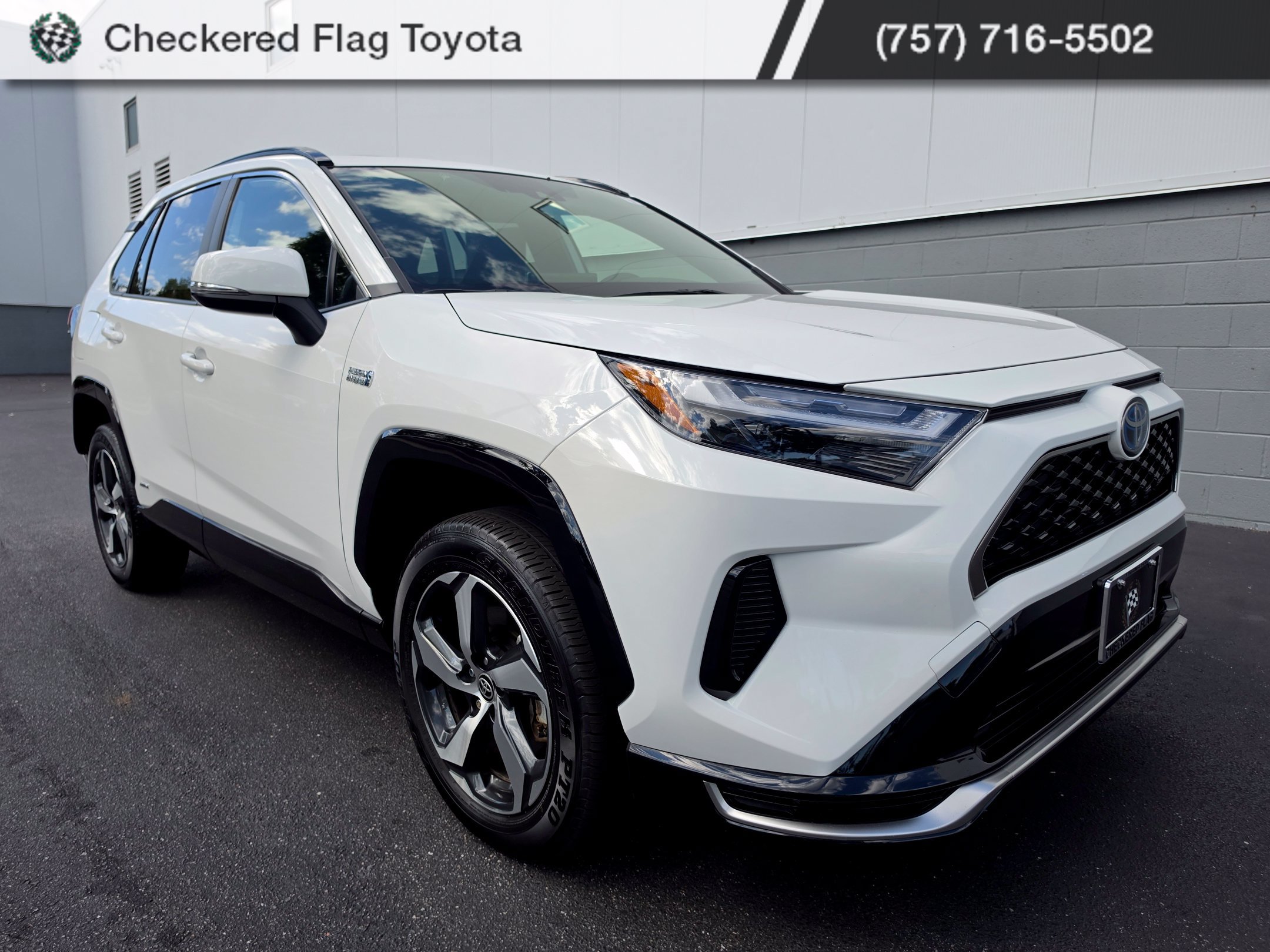 Used 2024 Toyota RAV4 SE w/ Weather & Moonroof Package AWD/4WD image 7