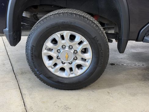 Used 2024 Chevrolet Silverado 2500 LT image 11