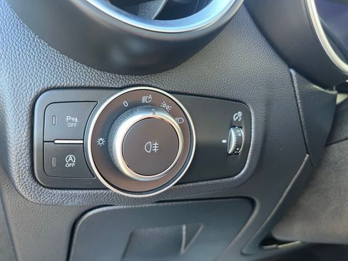 Used 2020 Alfa Romeo Stelvio Quadrifoglio image 23