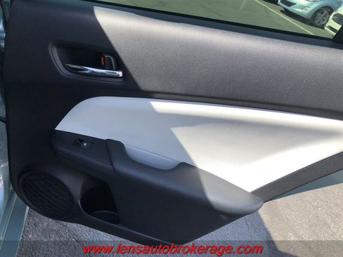 Used 2016 Toyota Prius Two FWD image 18