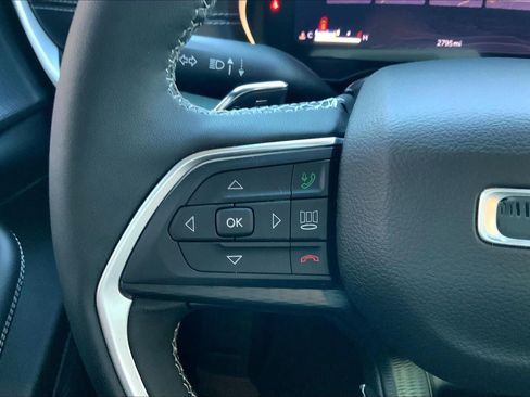 Used 2023 Jeep Grand Cherokee Altitude AWD/4WD image 19