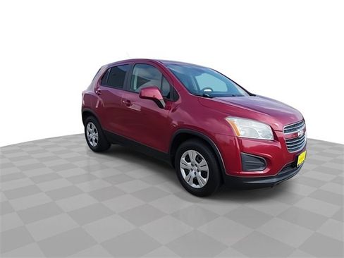 Used 2015 Chevrolet Trax LS image 2