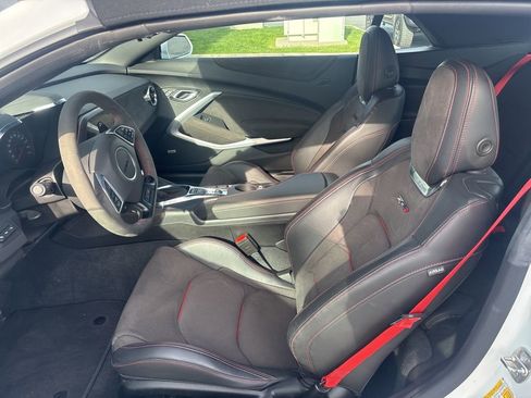 Used 2022 Chevrolet Camaro ZL1 image 9