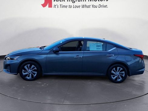 Used 2025 Nissan Altima 2.5 S FWD image 2