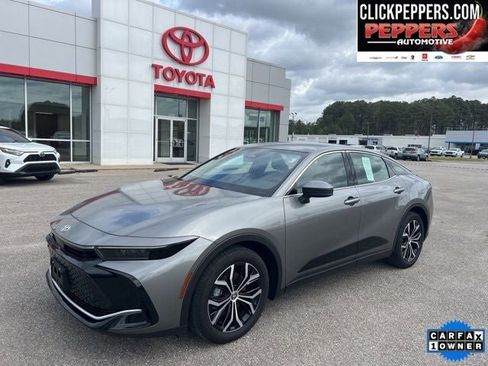 Used 2023 Toyota Crown Limited image 1