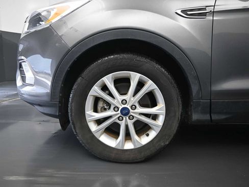 Used 2018 Ford Escape SE image 10