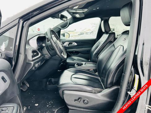 Used 2023 Chrysler Pacifica Touring-L w/ S Appearance Package image 3