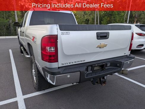 Used 2011 Chevrolet Silverado 2500 LT w/ Interior Plus Package AWD/4WD image 4