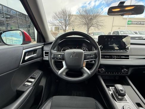Used 2024 Mitsubishi Outlander SE image 23