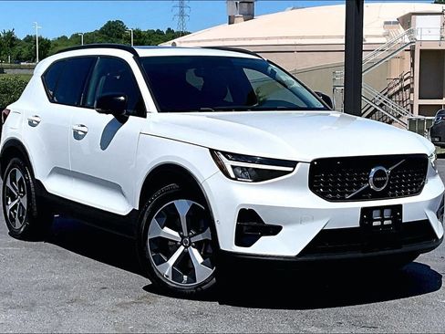 Used 2023 Volvo XC40 B4 Ultimate FWD image 37