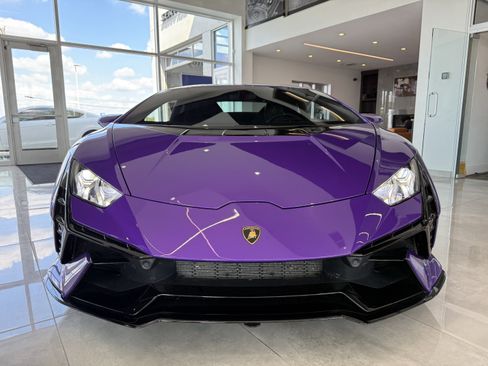 Used 2023 Lamborghini Huracan Tecnica image 7