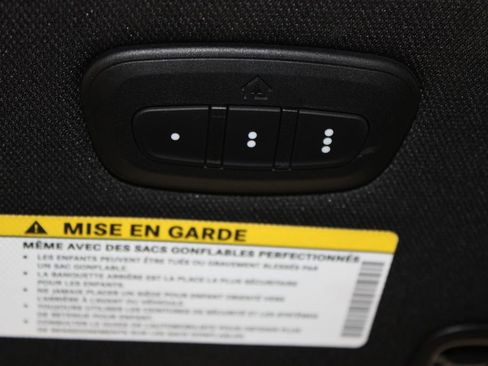 Used 2025 Chrysler Pacifica Select FWD image 27