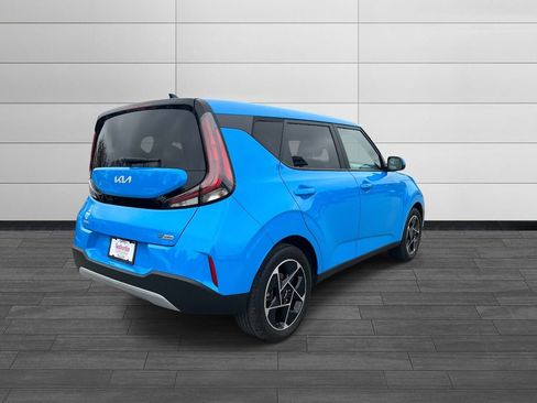 Used 2023 Kia Soul EX image 3