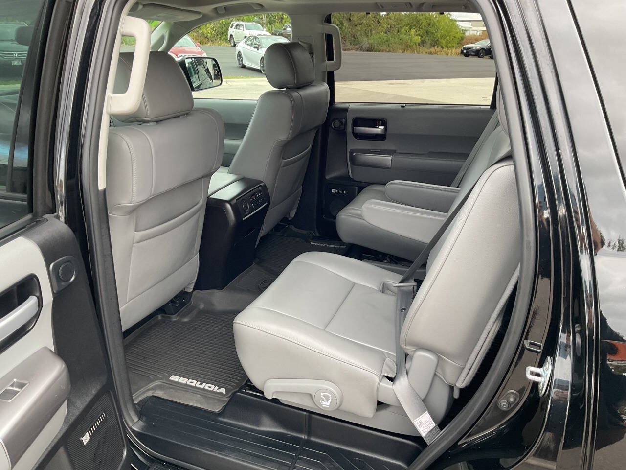 Used 2018 Toyota Sequoia Limited w/ Safety & Convenience Package AWD/4WD image 35