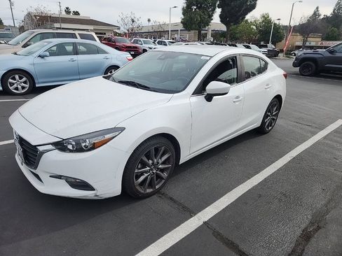 Used 2018 MAZDA MAZDA3 Touring image 1