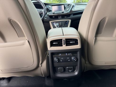 Used 2019 Buick Envision Premium w/ Driver Confidence Package image 32