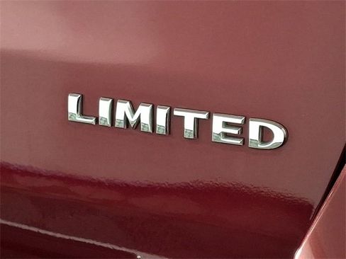 Used 2018 Jeep Grand Cherokee Limited image 32