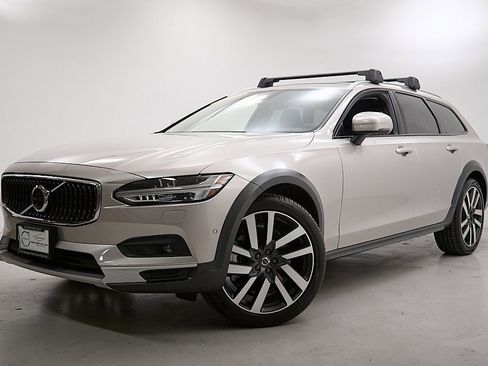 New 2026 Volvo V90 B6 Cross Country Ultra w/ Climate Package image 2
