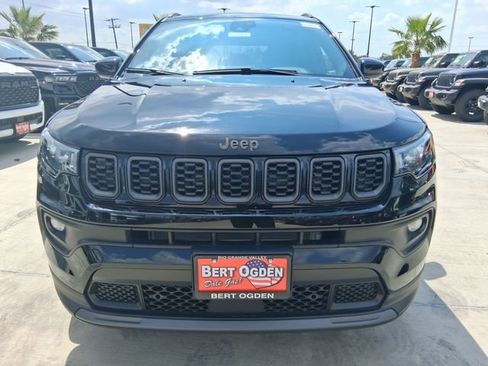 New 2026 Jeep Compass Latitude image 2