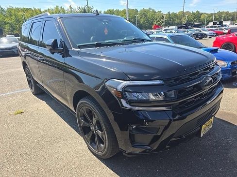 Used 2023 Ford Expedition Limited AWD/4WD image 2