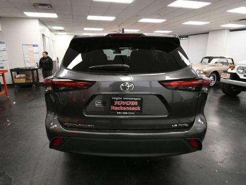 Certified 2024 Toyota Corolla Cross LE image 6