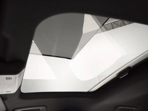 Used 2024 Volkswagen Golf R image 17