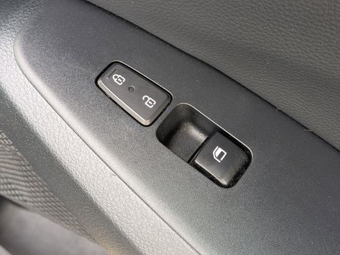 Used 2023 Kia Seltos SX image 36