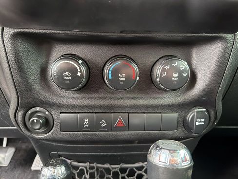 Used 2017 Jeep Wrangler Unlimited Sport w/ Quick Order Package 24S AWD/4WD image 37