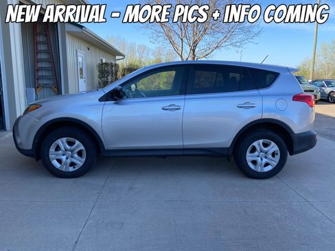 Used 2013 Toyota RAV4 LE FWD image 2