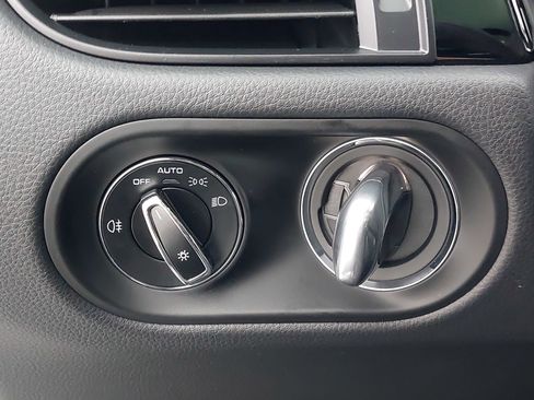 Certified 2025 Porsche Macan image 27