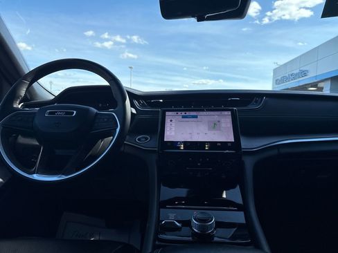 Used 2024 Jeep Grand Cherokee L Limited w/ Luxury Tech Group II image 15