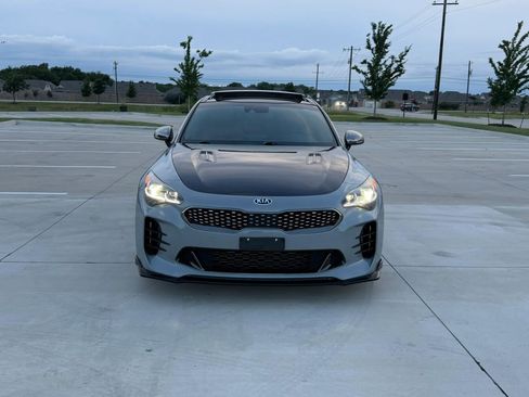 Used 2020 Kia Stinger GT1 RWD image 2