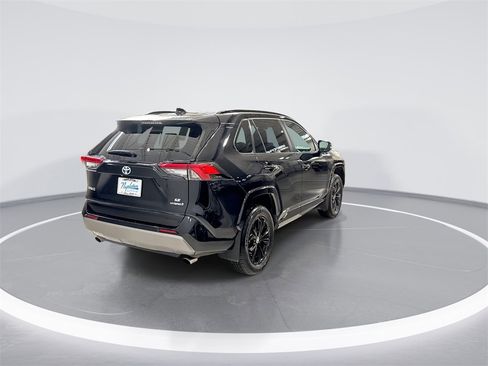 Used 2024 Toyota RAV4 SE image 6
