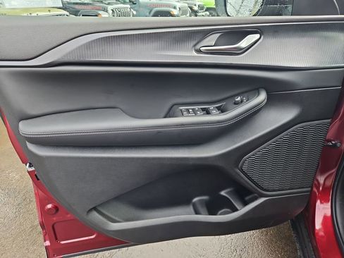 New 2026 Jeep Grand Cherokee Laredo image 11