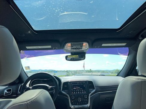 Used 2018 Jeep Grand Cherokee Limited RWD image 24