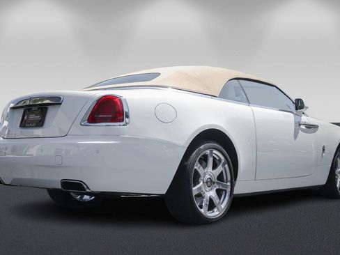 Used 2016 Rolls-Royce Dawn image 10