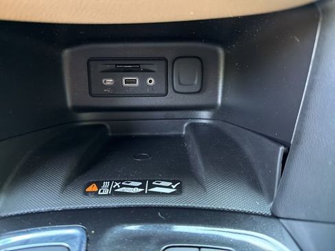 Used 2024 Chevrolet Equinox Premier image 21