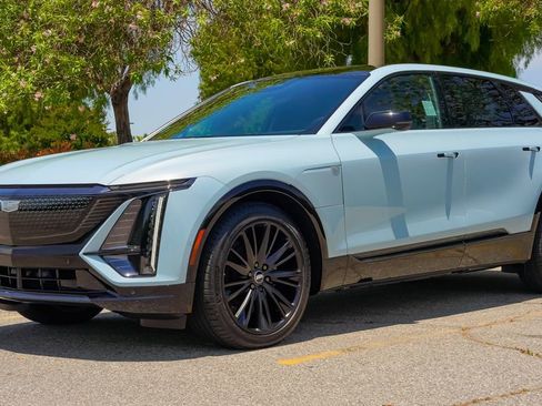 Used 2025 Cadillac Lyriq Sport image 3