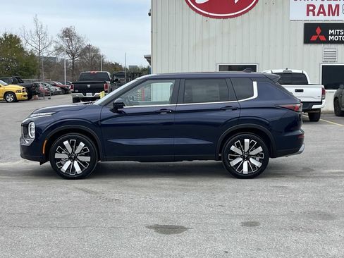 New 2026 Mitsubishi Outlander SE FWD image 2