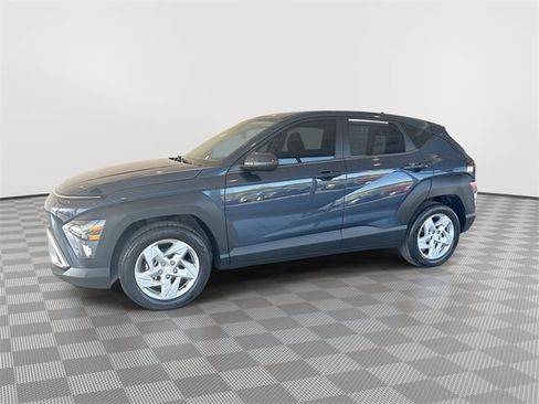 Used 2024 Hyundai Kona SE image 7