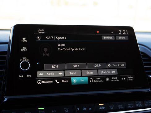 Used 2025 Honda Odyssey Touring image 32