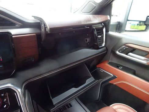 Certified 2024 GMC Sierra 2500 Denali Ultimate image 35