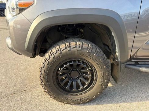Used 2021 Toyota Tacoma TRD Off-Road w/ Technology Package AWD/4WD image 12